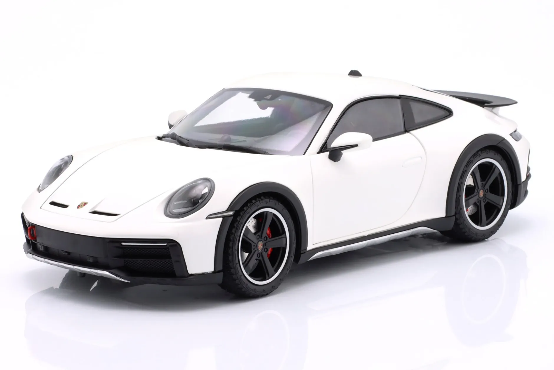 Porsche 911 (992) Dakar Baujahr 2022 weiß 1:18 Minichamps