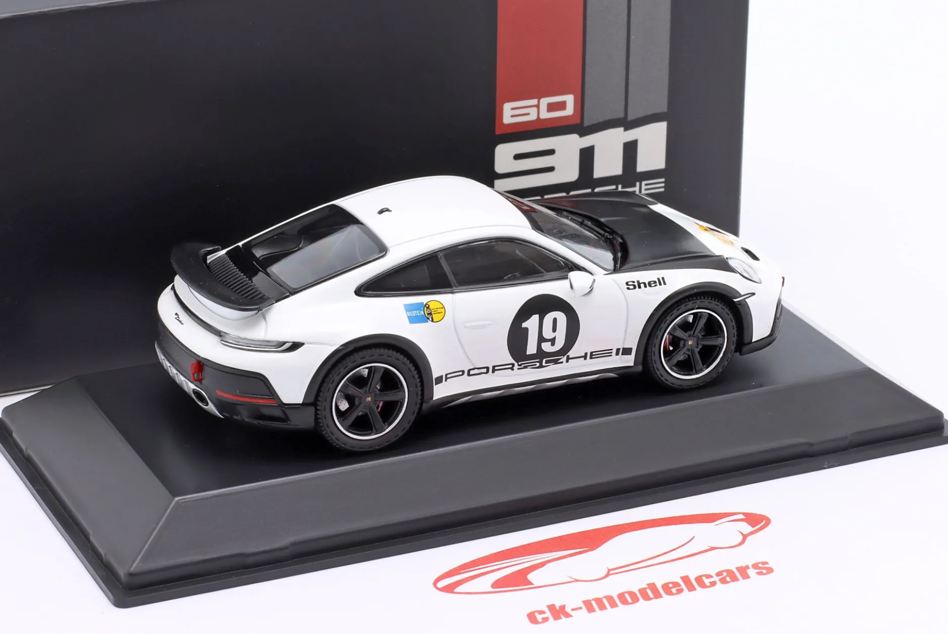 Porsche 911 (992) Dakar #19 Baujahr 2023 weiß / schwarz 1:43 Spark