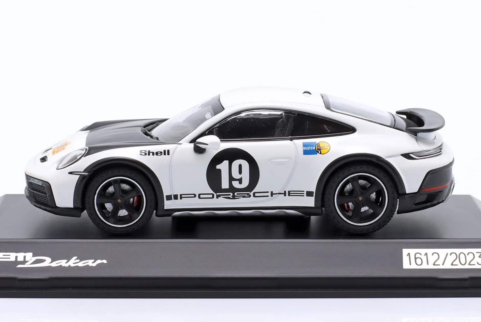 Porsche 911 (992) Dakar #19 Baujahr 2023 weiß / schwarz 1:43 Spark