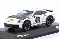 Porsche 911 (992) Dakar #19 Baujahr 2023 weiß / schwarz 1:43 Spark