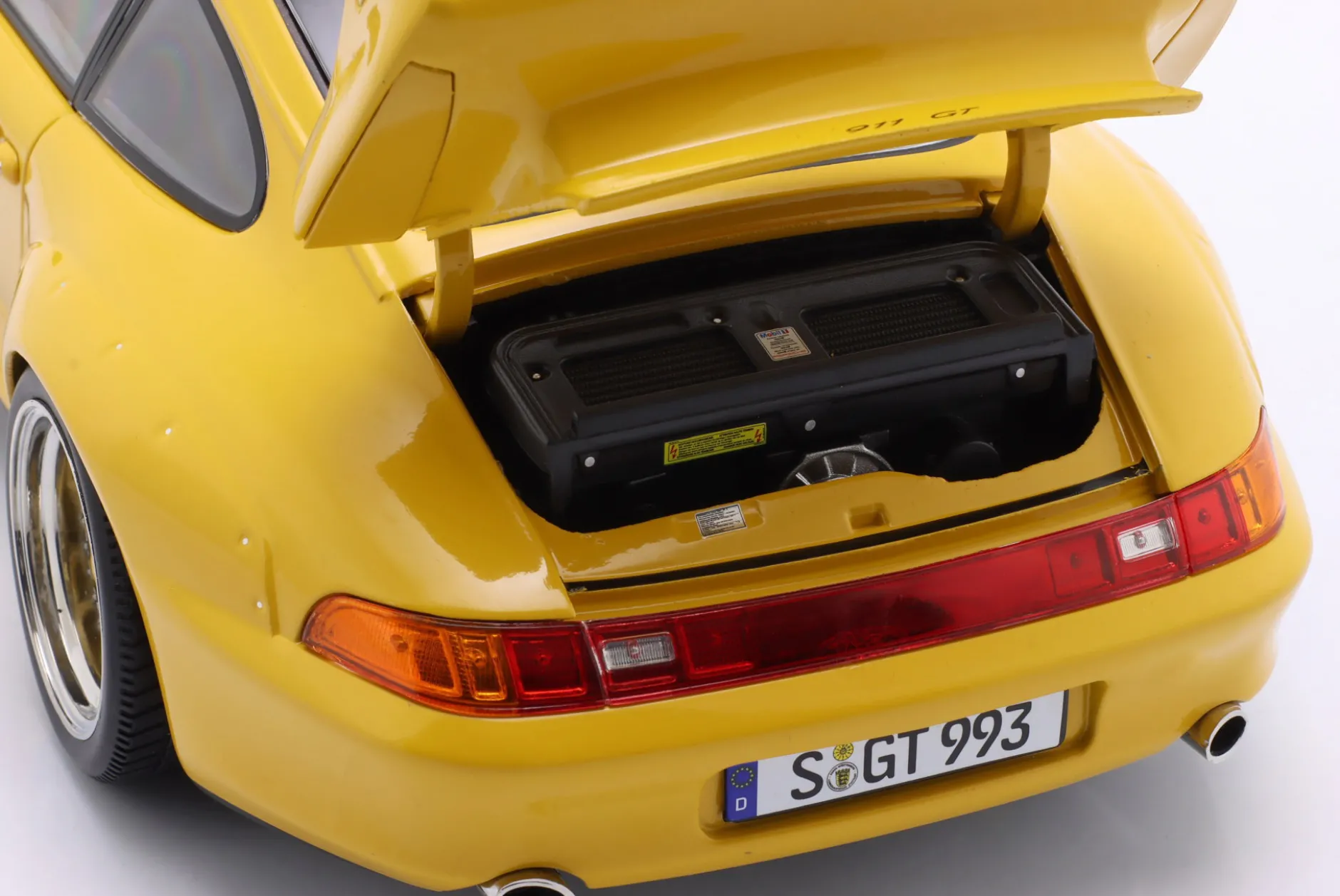 Porsche 911 (993) GT2 Baujahr 1996 gelb / BBS Felgen 1:12 KK-Scale