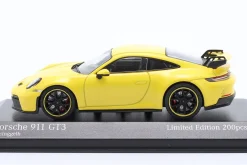 Porsche 911 (992) GT3 Baujahr 2020 racing gelb 1:43 Minichamps