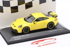 Porsche 911 (992) GT3 Baujahr 2020 racing gelb 1:43 Minichamps