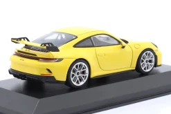 Porsche 911 (992) GT3 Baujahr 2020 racinggelb / silberne Felgen 1:43 Minichamps