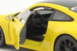 Porsche 911 (992) GT3 Baujahr 2022 racing gelb 1:18 Maisto