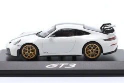 Porsche 911 GT3 (992.2) Baujahr 2025 weiß / goldene Felgen 1:43 Minichamps