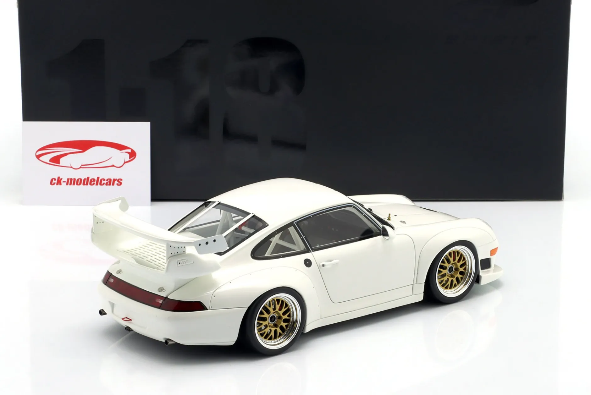 Porsche 911 (993) GT2 Evo Baujahr 1995 Grand Prix weiß 1:18 GT-Spirit