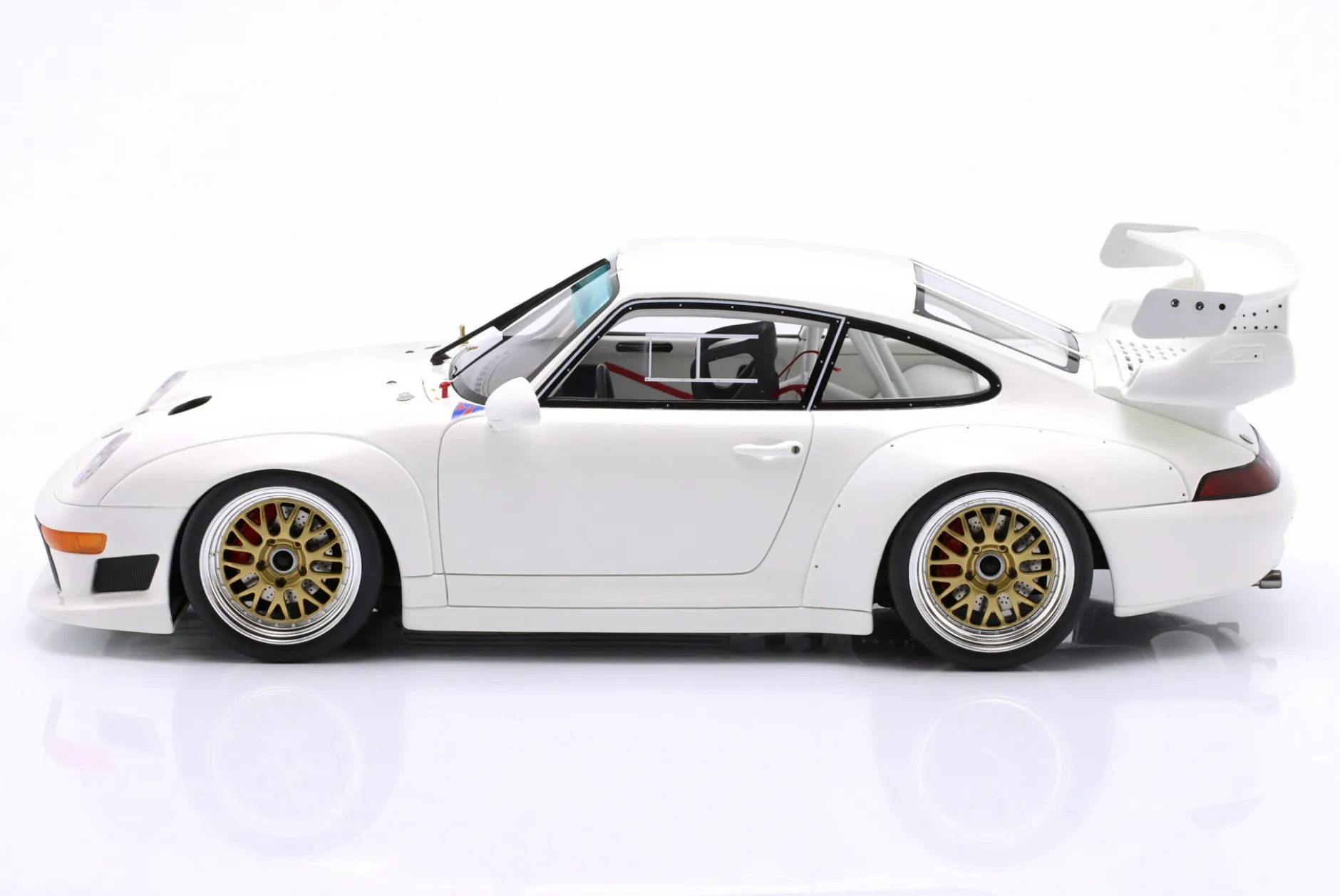Porsche 911 (993) GT2 Evo Baujahr 1995 Grand Prix weiß 1:18 GT-Spirit