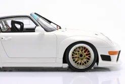 Porsche 911 (993) GT2 Evo Baujahr 1995 Grand Prix weiß 1:18 GT-Spirit