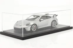 Porsche 911 (992) GT3 2021 GT-silber metallic mit Vitrine 1:18 Minichamps