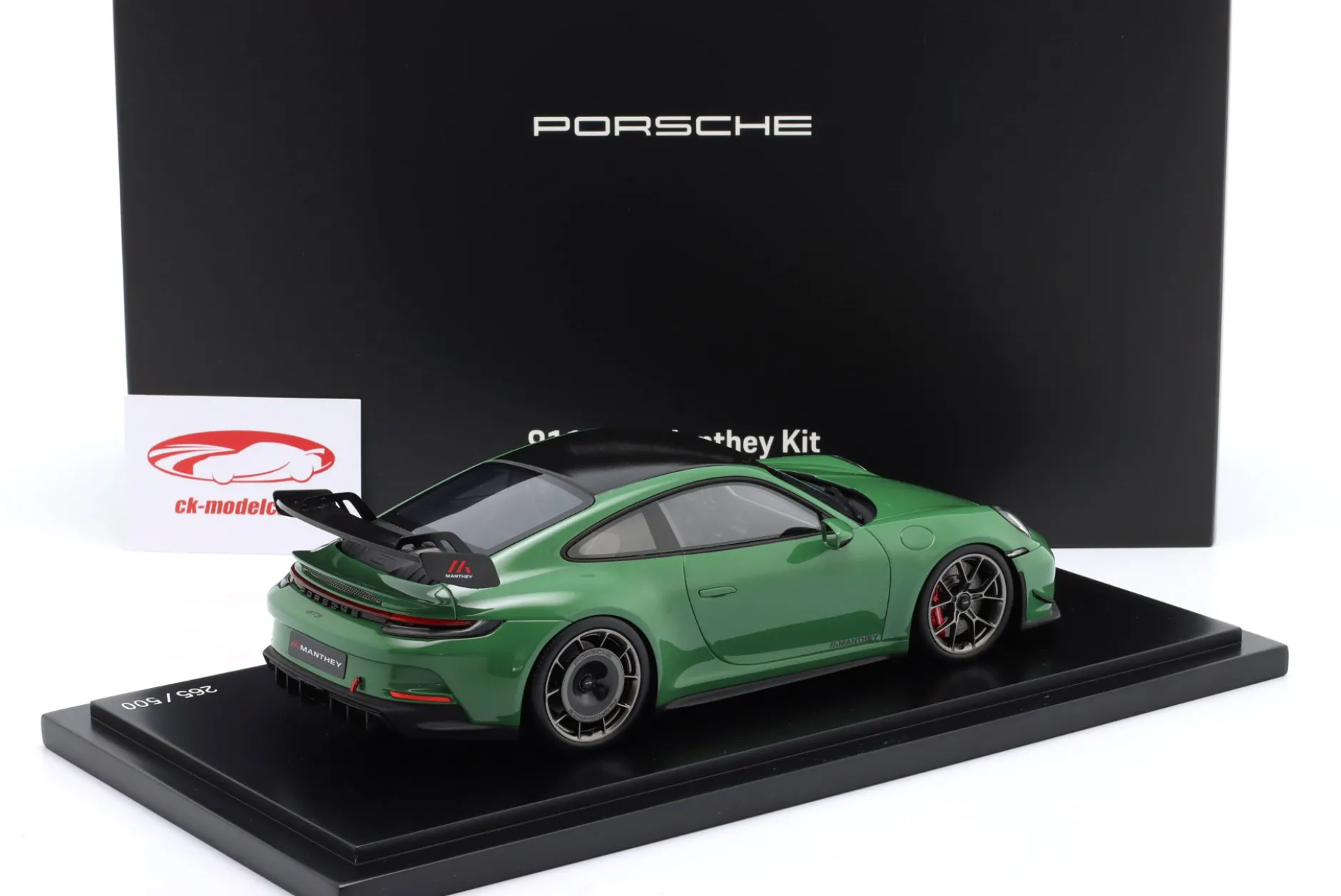 Porsche 911 GT3 (992) Manthey Kit 2024 auratiumgrün 1:18 Spark