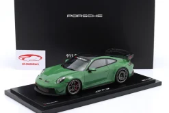 Porsche 911 GT3 (992) Manthey Kit 2024 auratiumgrün 1:18 Spark