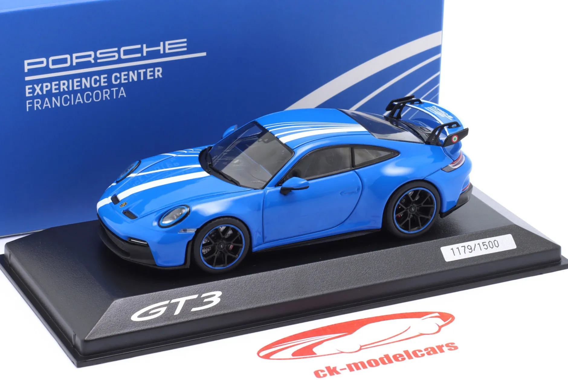 Porsche 911 (992) GT3 PEC Baujahr 2021 sharkblue / weiß 1:43 Minichamps