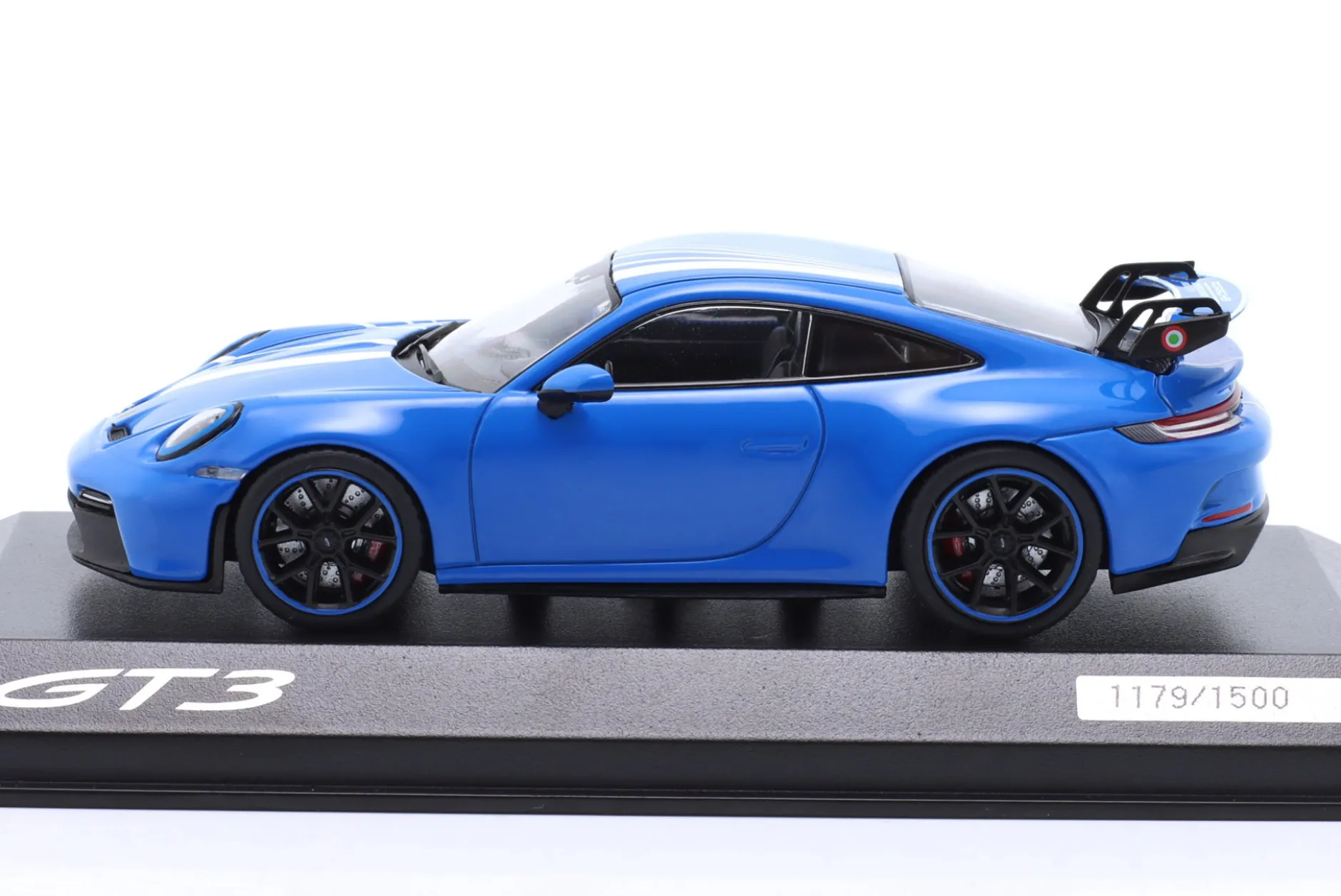 Porsche 911 (992) GT3 PEC Baujahr 2021 sharkblue / weiß 1:43 Minichamps