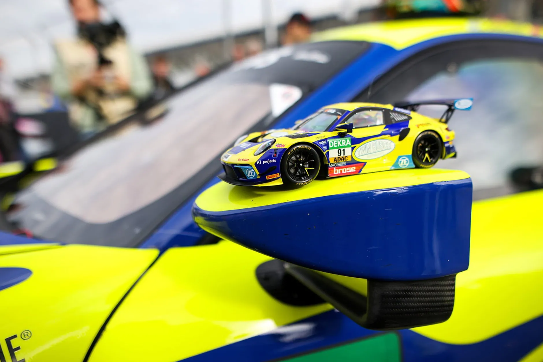 Porsche 911 GT3 R #91 ADAC GT Masters Vize Champions 2022 Engelhart, Güven 1:18 Ixo
