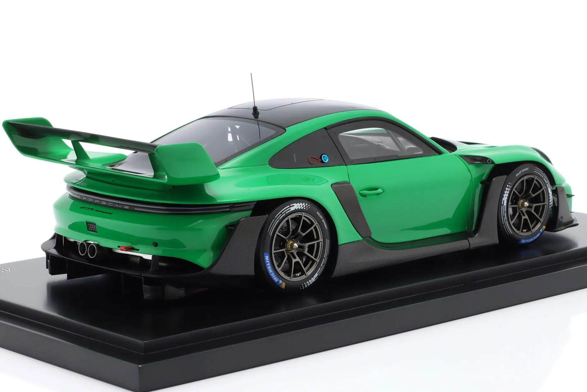 Porsche 911 (992) GT3 R Rennsport Baujahr 2023 viper grün 1:18 Spark
