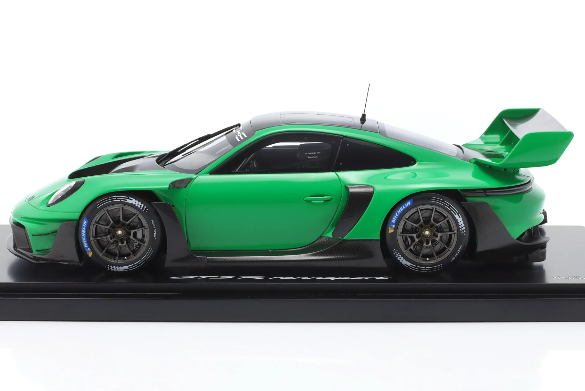 Porsche 911 (992) GT3 R Rennsport Baujahr 2023 viper grün 1:18 Spark