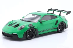 Porsche 911 (992) GT3 RS Baujahr 2023 grün / schwarze Felgen 1:18 Minichamps