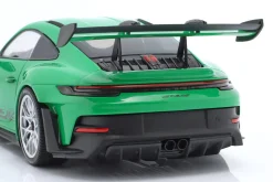 Porsche 911 (992) GT3 RS Baujahr 2023 grün / silberne Felgen 1:18 Minichamps