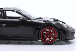 Porsche 911 (992) GT3 RS Baujahr 2023 schwarz / rote Felgen 1:18 Minichamps