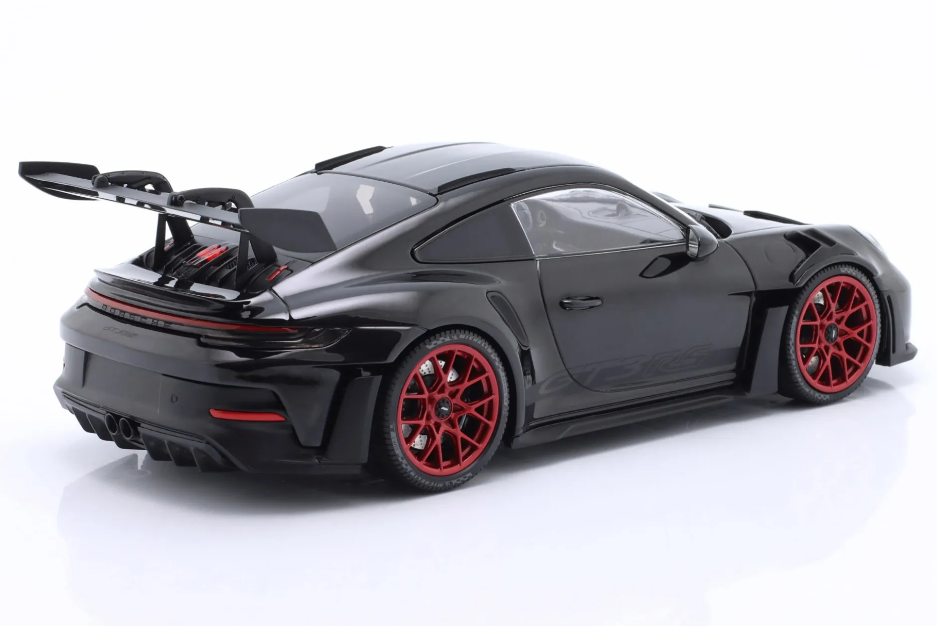 Porsche 911 (992) GT3 RS Baujahr 2023 schwarz / rote Felgen 1:18 Minichamps