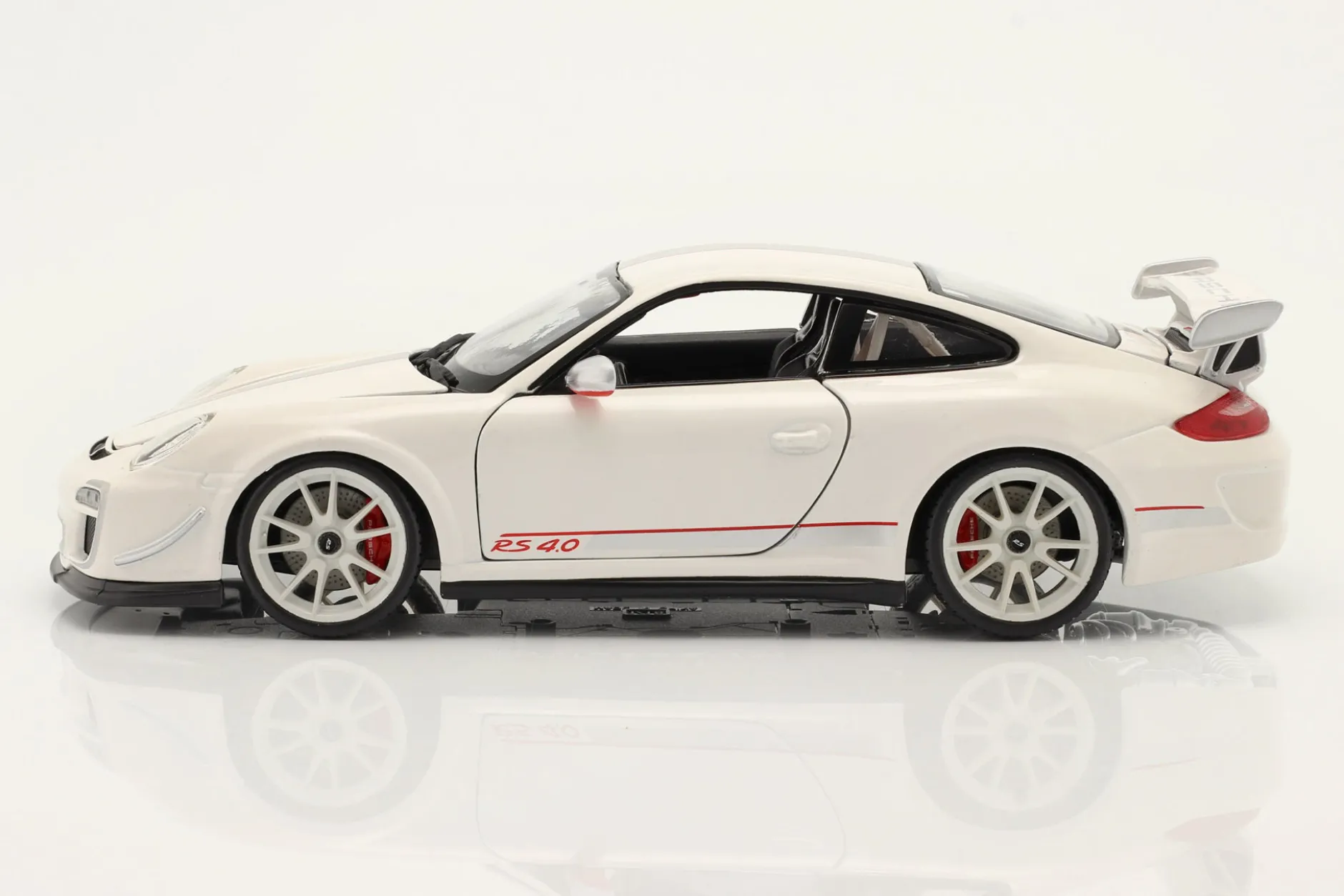 Porsche 911 (997) GT3 RS 4.0 Baujahr 2011 weiß 1:18 Bburago