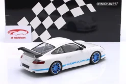 Porsche 911 (996) GT3 RS Baujahr 2002 weiß / blau 1:18 Minichamps