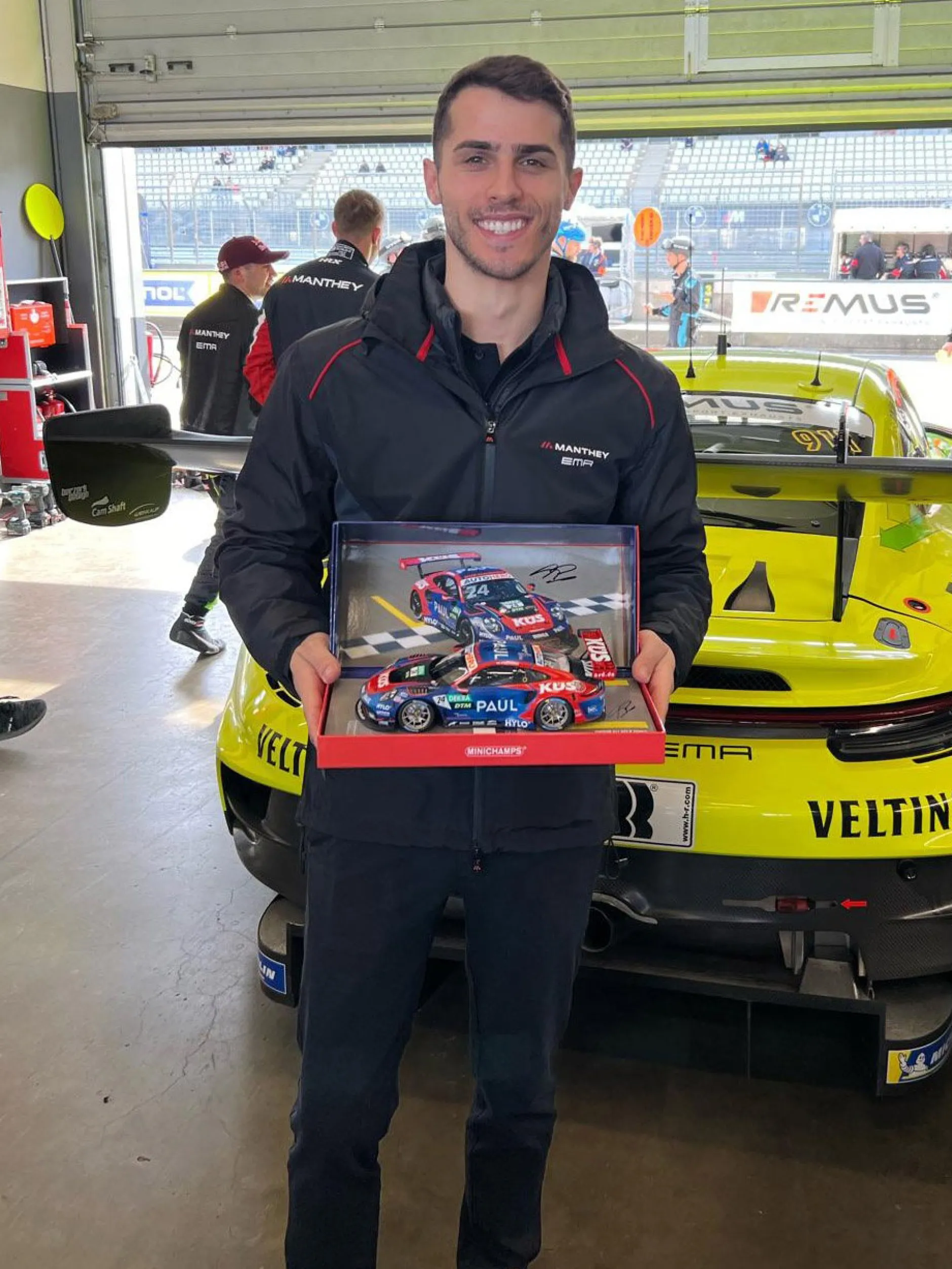 Porsche 911 GT3 R #24 Sieger Norisring DTM 2022 KÜS Team75 Preining Signature 1:18 Minichamps
