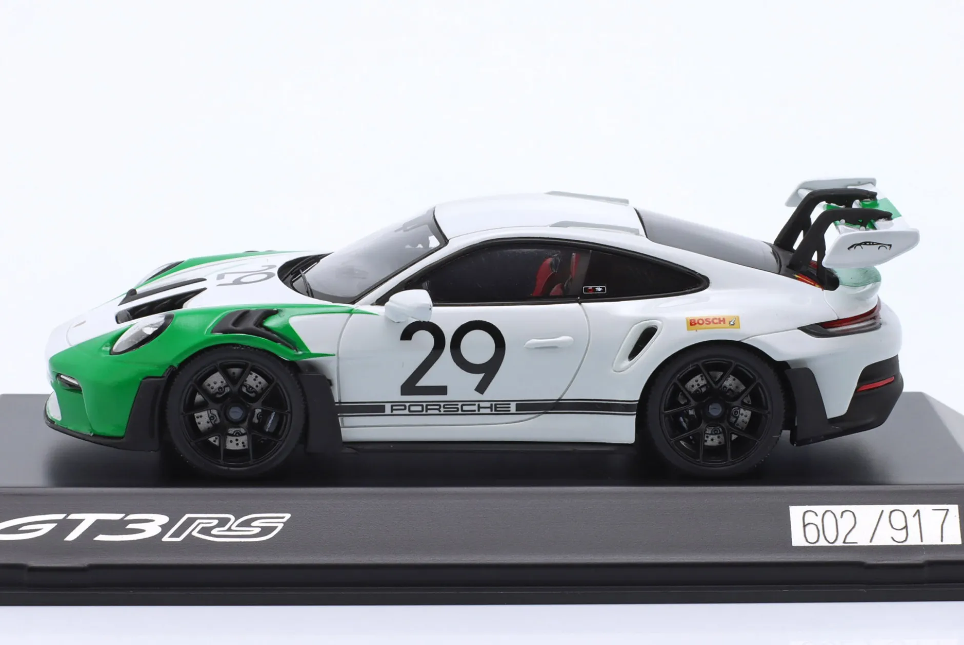 Porsche 911 (992) GT3 RS #29 Jo Siffert Tribute grün / weiß 1:43 Spark