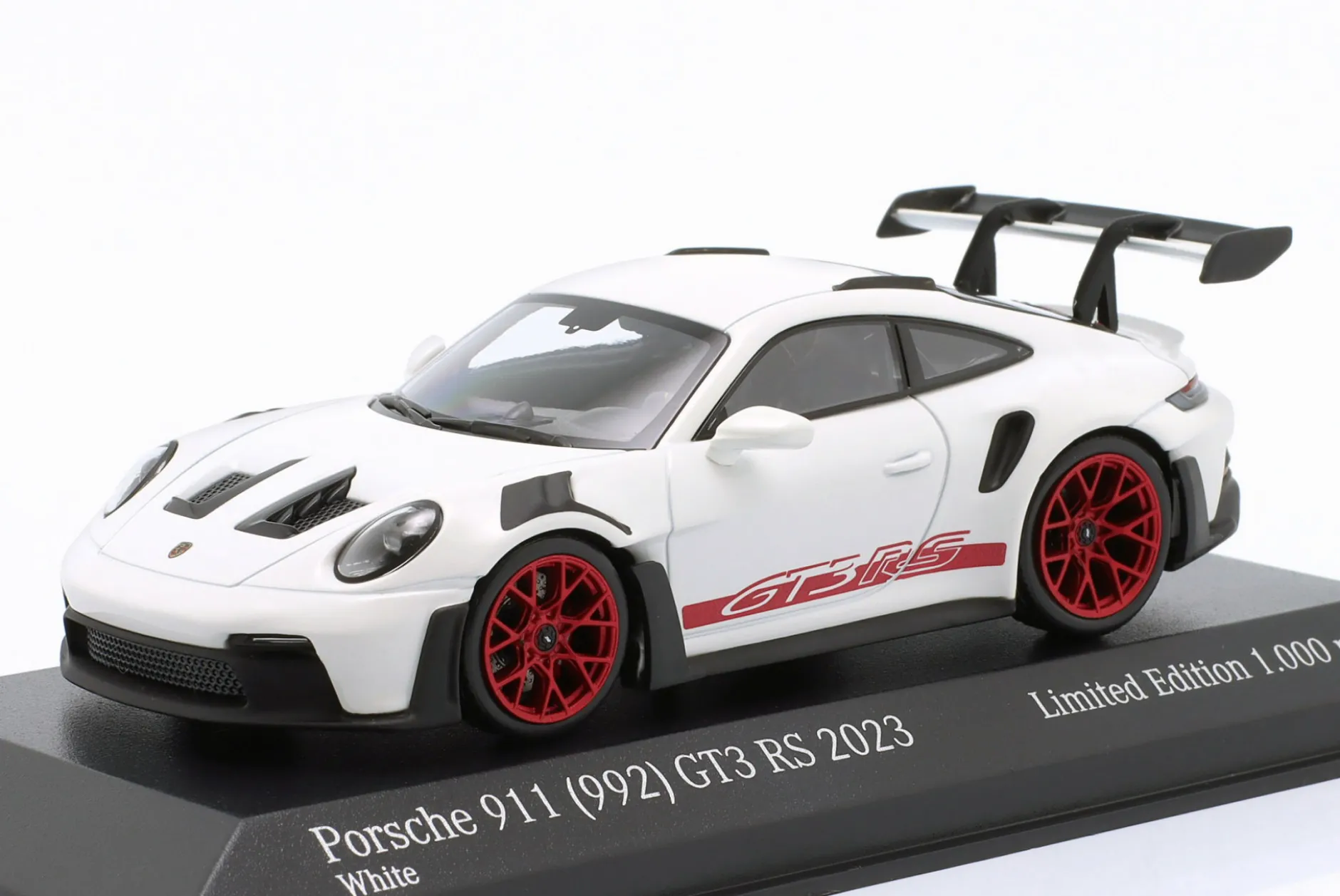 Porsche 911 (992) GT3 RS 2023 weiß / rote Felgen & Dekor 1:43 Minichamps