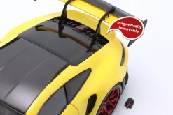Porsche 911 (992) GT3 RS Weissach-Paket 2024 gelb / rote Felgen 1:18 Minichamps
