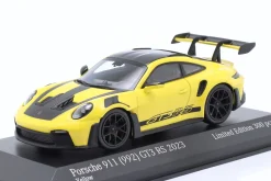 Porsche 911 (992) GT3 RS Weissach-Paket 2023 gelb / schwarze Felgen 1:43 Minichamps