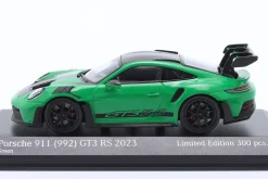 Porsche 911 (992) GT3 RS Weissach-Paket 2023 grün / schwarz 1:43 Minichamps