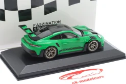 Porsche 911 (992) GT3 RS Weissach-Paket 2023 grün / goldene Felgen 1:43 Minichamps