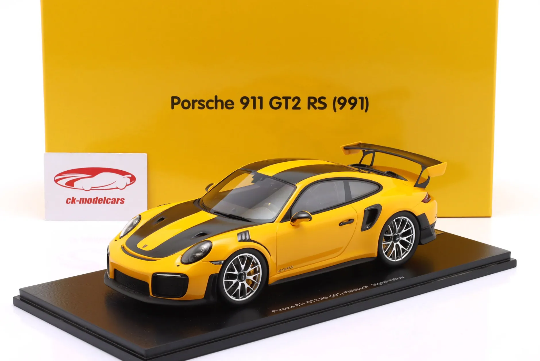 Porsche 911 (991) GT2 RS Weissach-Paket signalgelb 1:18 Spark