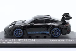 Porsche 911 (992) GT3 RS Weissach Paket 2024 schwarz / blaue Felgen 1:43 Minichamps