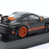 Porsche 911 (992) GT3 RS Weissach-Paket 2023 schwarz / orange 1:43 Minichamps