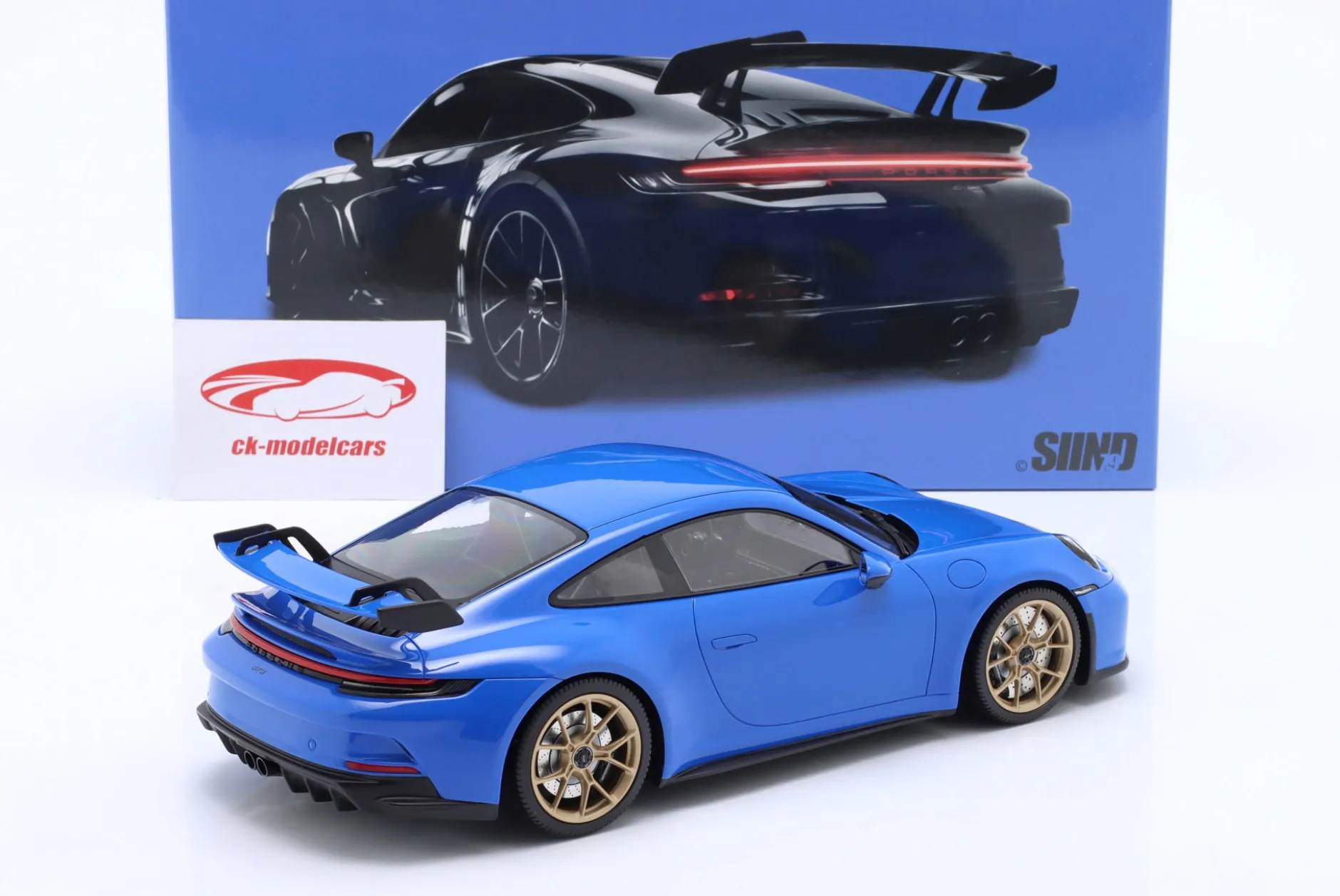 Porsche 911 (992) GT3 2021 sharkblue / goldene Felgen 1:18 Minichamps
