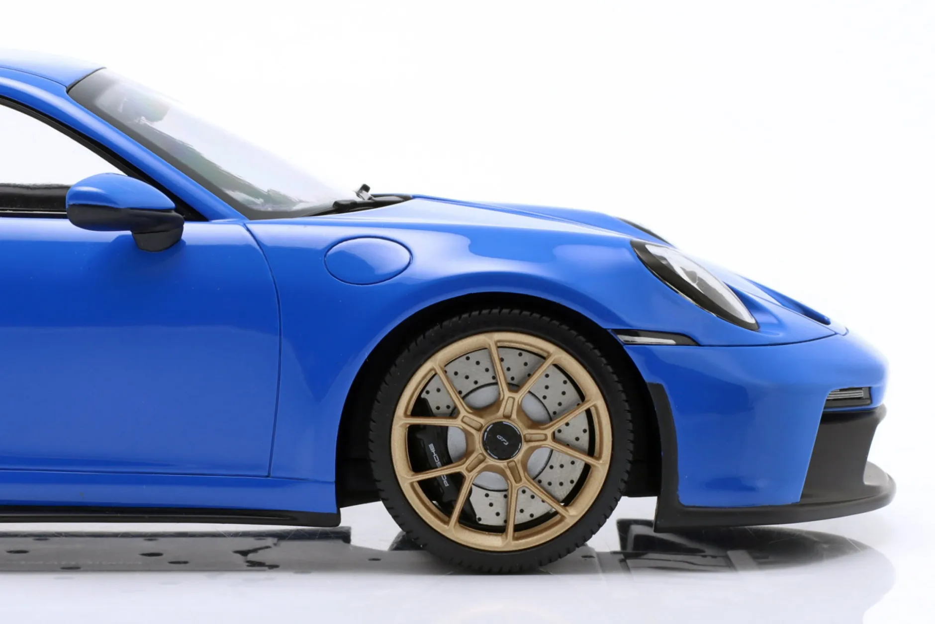 Porsche 911 (992) GT3 2021 sharkblue / goldene Felgen 1:18 Minichamps