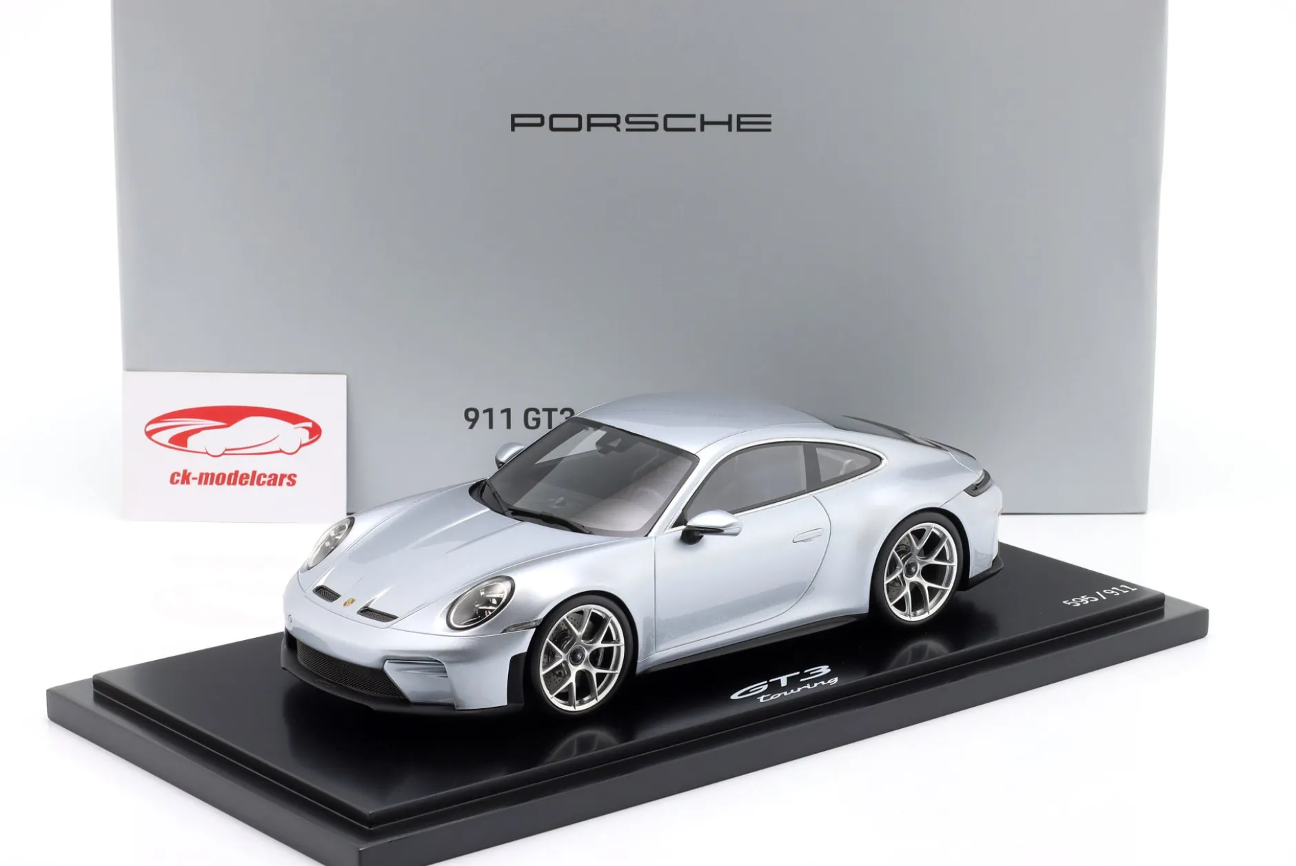 Porsche 911 (992.2) GT3 Touring Baujahr 2025 polarsilber 1:18 Spark