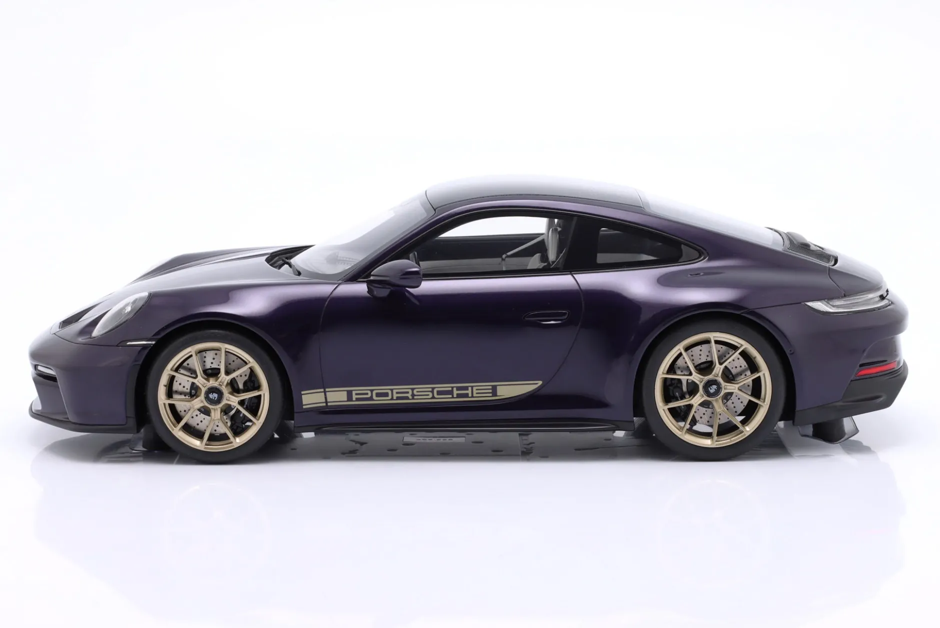 Porsche 911 (992) GT3 Touring Baujahr 2021 viola metallic 1:12 GT-Spirit
