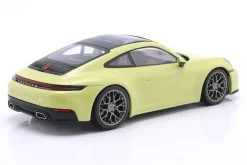 Porsche 911 (992 II) Carrera Coupe Baujahr 2024 gelb metallic 1:18 Minichamps