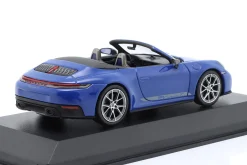 Porsche 911 (992 II) Carrera T Cabriolet Baujahr 2024 luganoblau 1:43 Minichamps