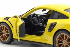 Porsche 911 (991 II) GT2 RS Baujahr 2018 gelb / schwarz 1:24 Maisto