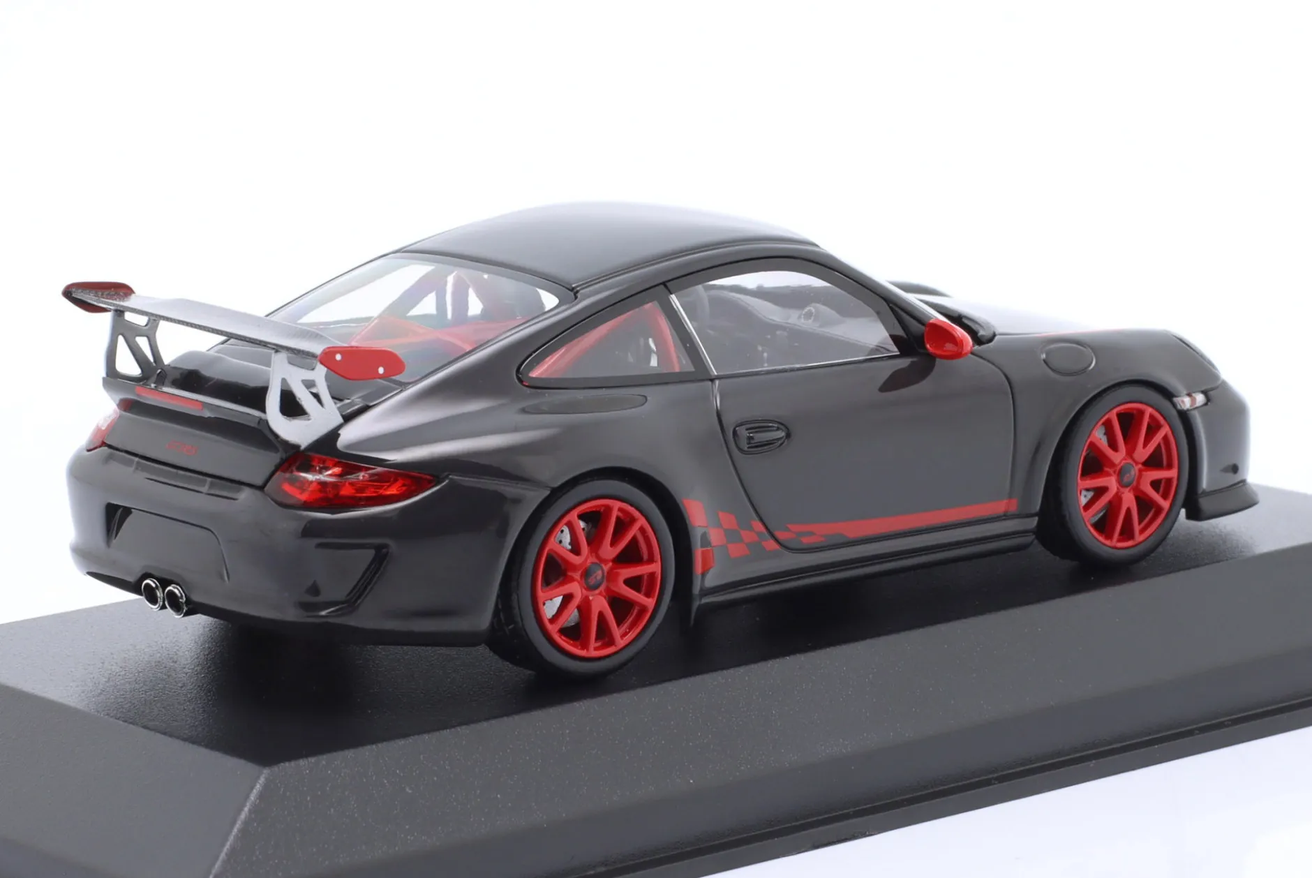 Porsche 911 (997.II) GT3 RS 3.8 Baujahr 2009 grau mit rotem Dekor 1:43 Minichamps