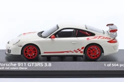 Porsche 911 (997.II) GT3 RS 3.8 Baujahr 2009 weiß mit rotem Dekor 1:43 Minichamps