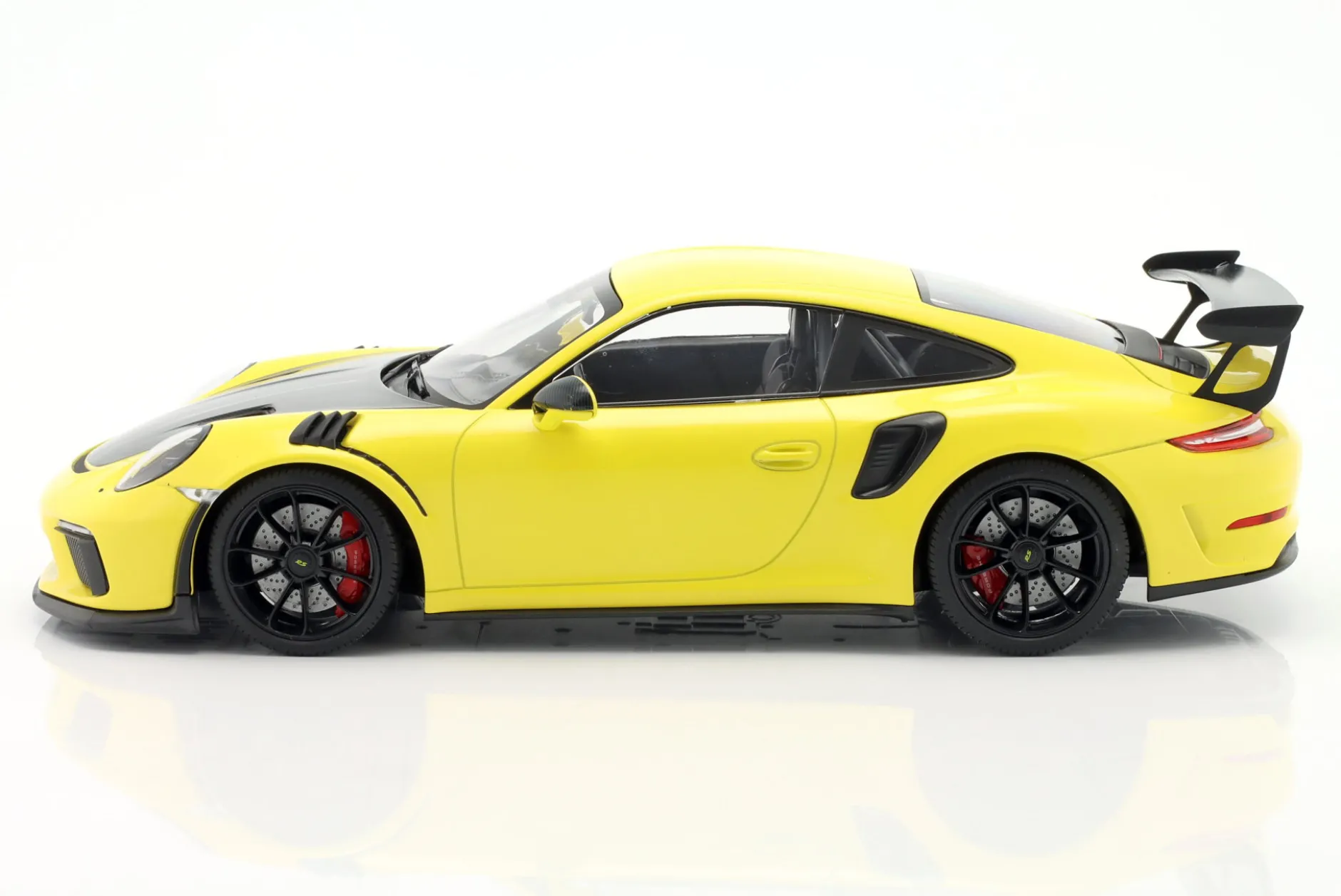 Porsche 911 (991 II) GT3 RS 2019 gelb / schwarze Felgen 1:18 Minichamps