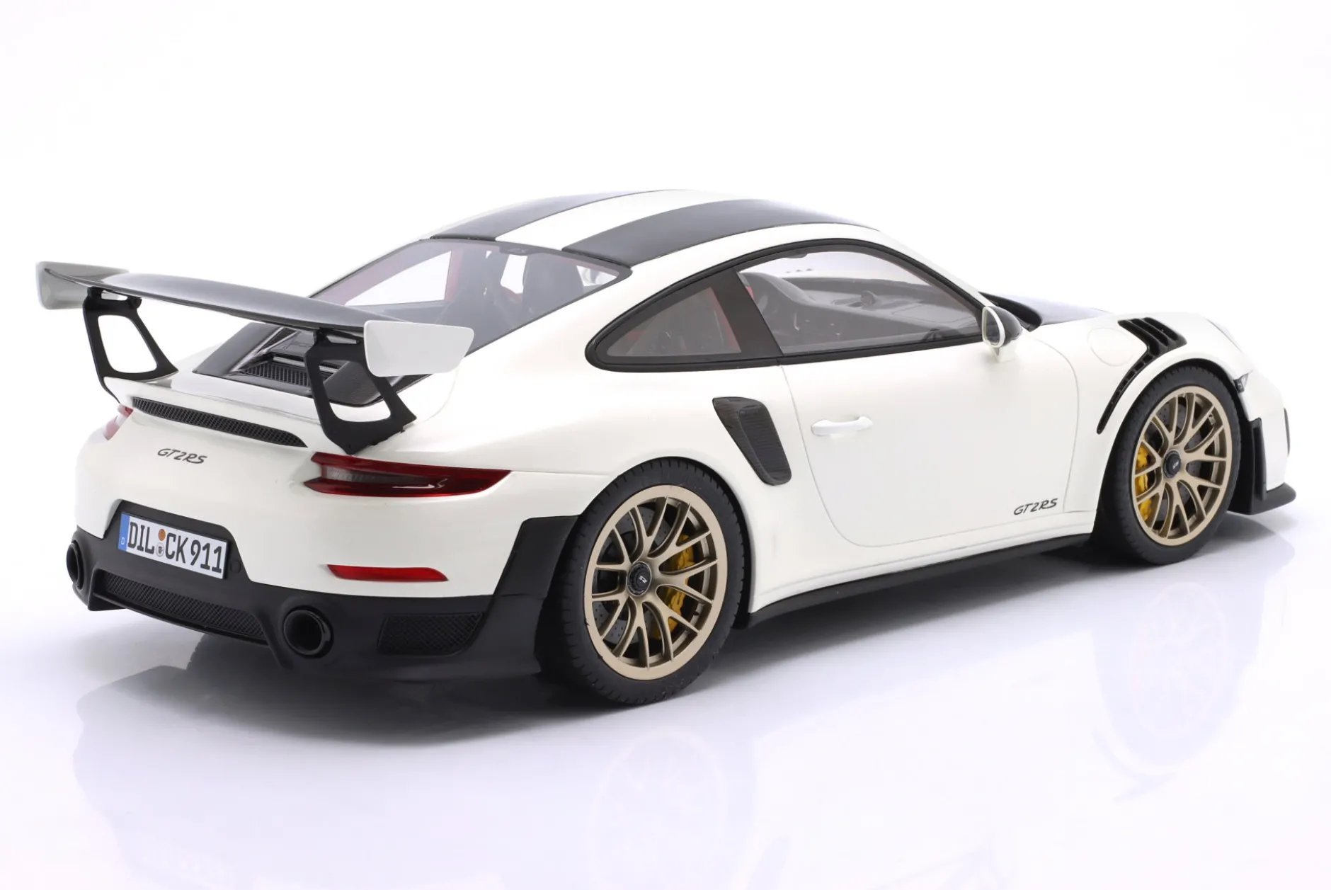 Porsche 911 (991 II) GT2 RS weiß / schwarz 1:12 GT-Spirit