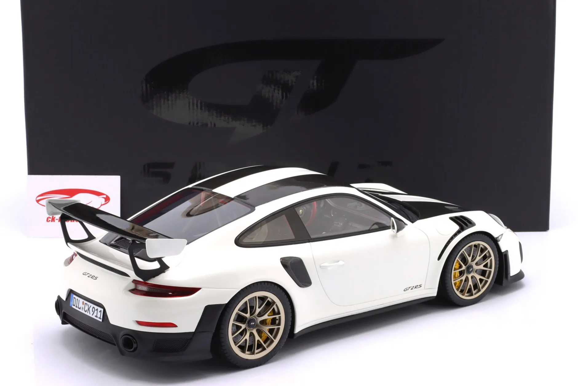 Porsche 911 (991 II) GT2 RS weiß / schwarz 1:12 GT-Spirit