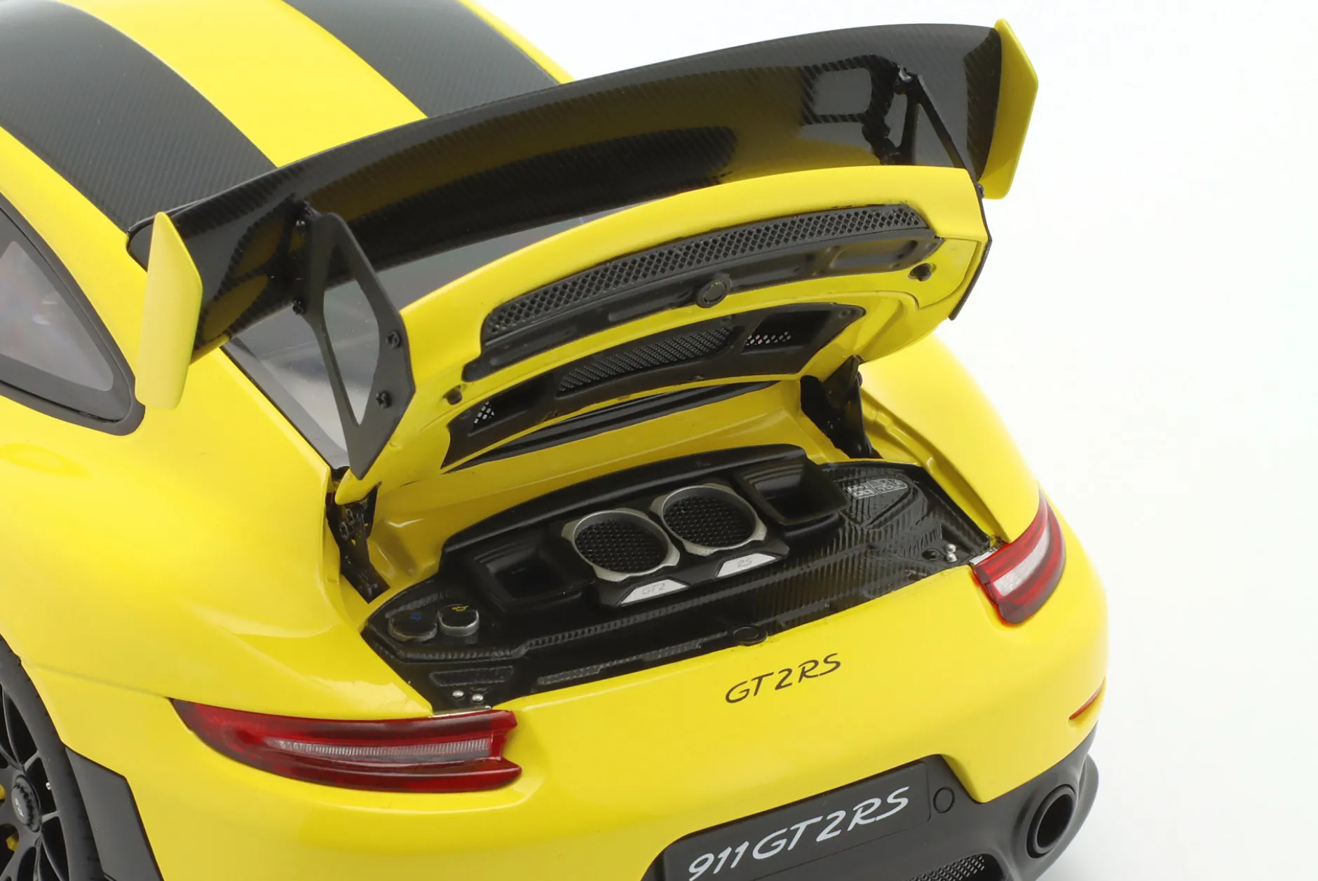 Porsche 911 (991 II) GT2 RS Weissach Package 2017 racing gelb 1:18 AUTOart